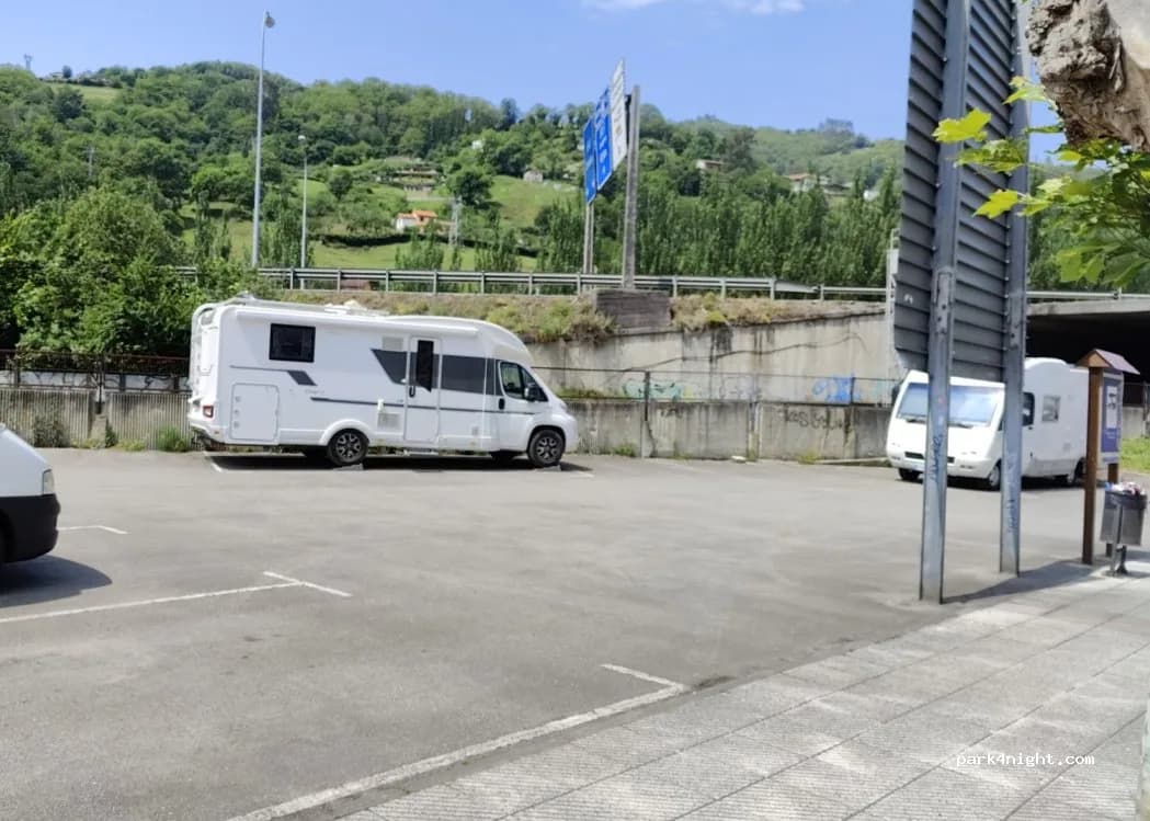 Parking de autocaravanas en Mieres del Camino (A-66) en Mieres del Camino (Asturias) — foto 2 de 2