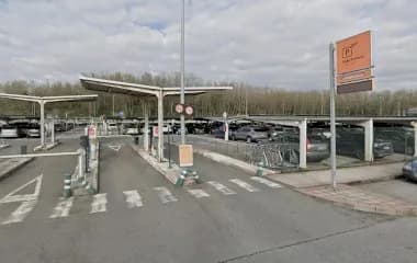 Parking AENA P1 Aeropuerto de Bilbao (BIO) en Aeropuerto de Bilbao - Loiu (Bizkaia) — foto 2 de 3