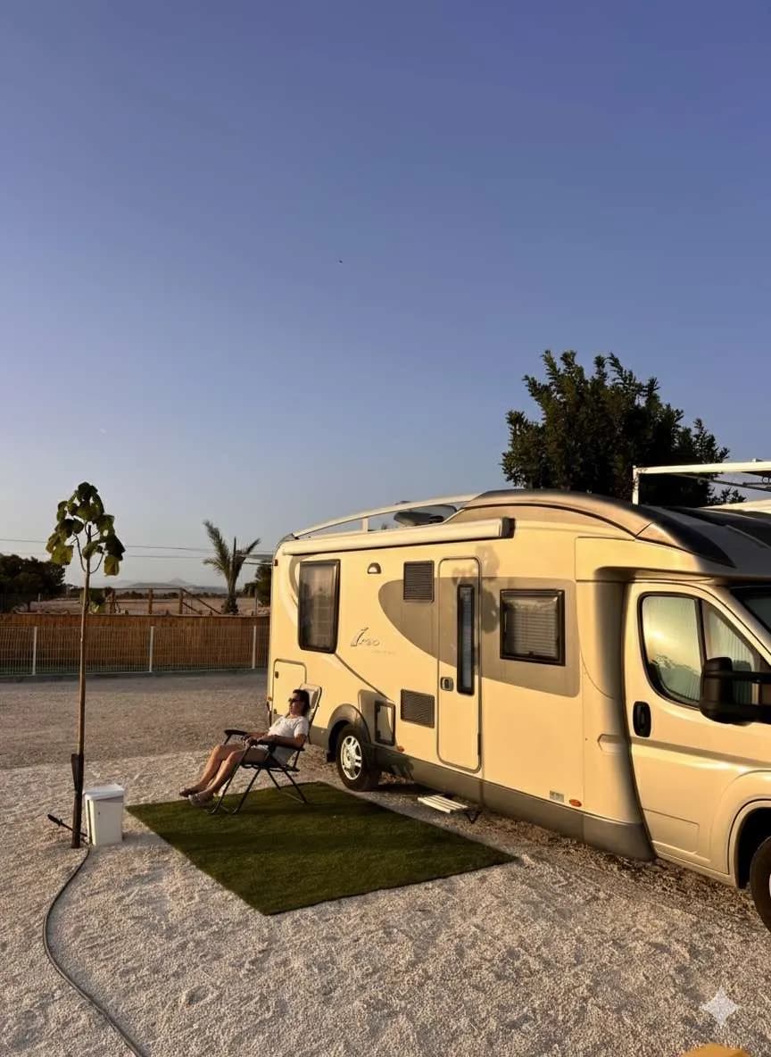 Parking autocaravanas en Elche, Lomas de Balsares Camper Park en Elche (Alicante) — foto 1 de 2
