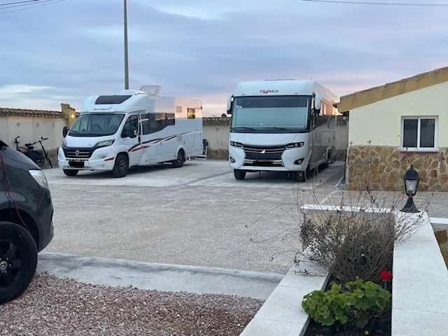 Parking autocaravanas en Catral, Casa La Bella Vida en Catral (Alicante) — foto 2 de 3
