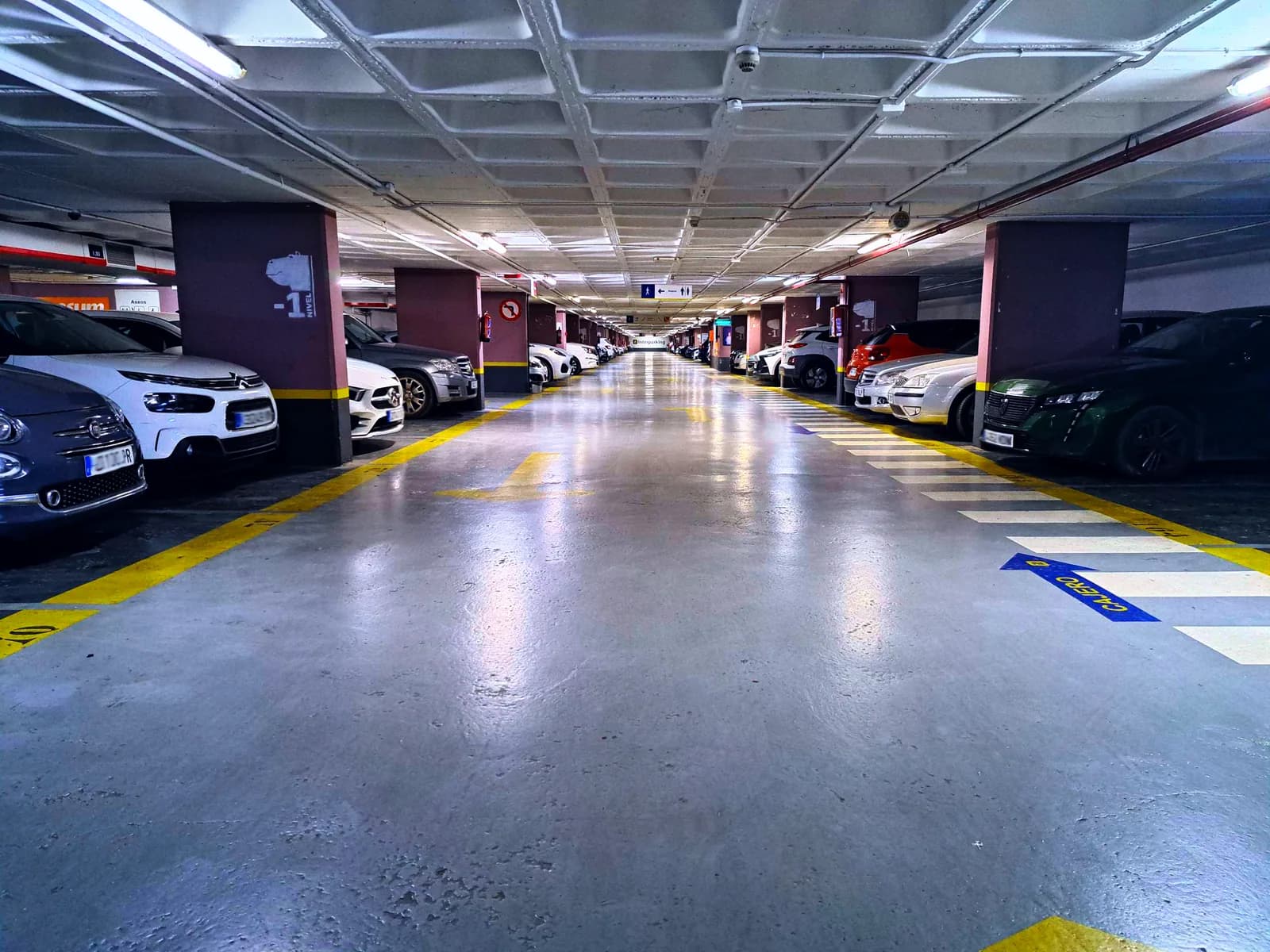 Parking — Avenida del País Valenciano en Torrent (Valencia)