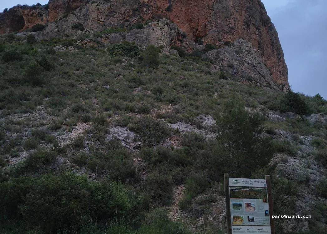 Parking de Camarasa junto al embalse: pernocta, vía ferrata y escalada en Camarasa (Lleida) — foto 2 de 2