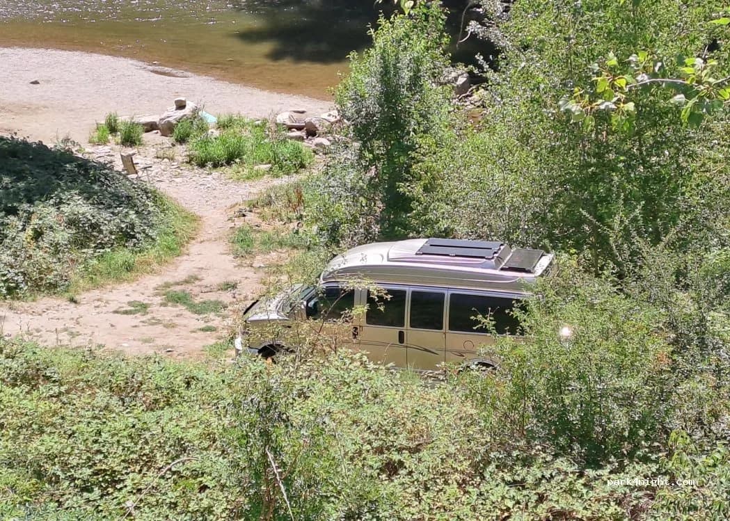 Aparcamiento gratuito junto al río en Estamariu en Estamariu (Lleida) — foto 2 de 2