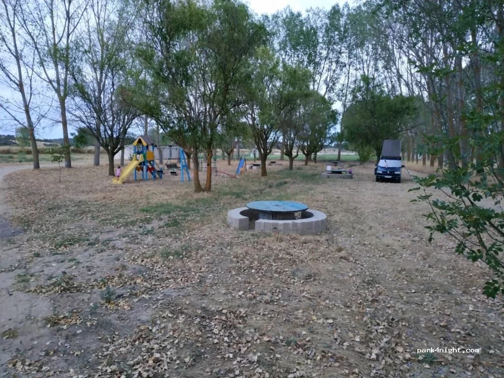 Parking — C. Damas, 68, 68 en Juzbado (Salamanca)