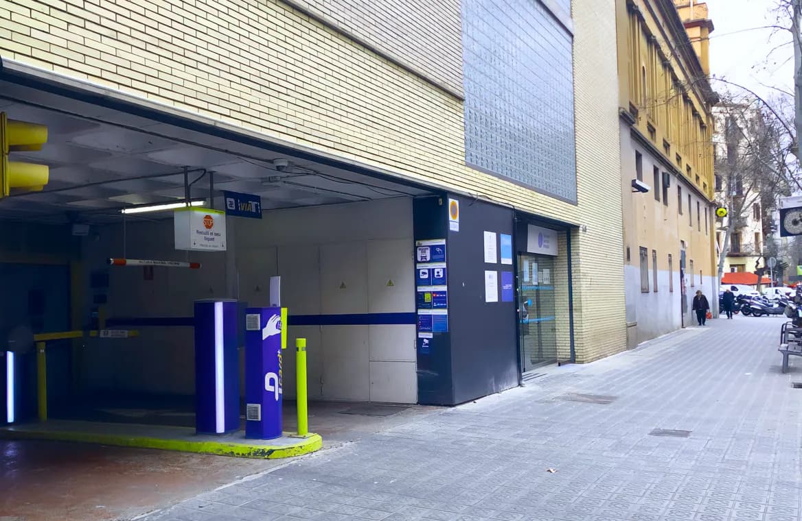 Parking Hospital Creu Roja en Barcelona