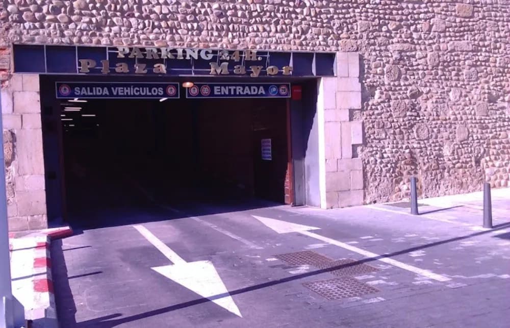 Parking Catedral de León (Plaza Mayor), cubierto y 24 h en León