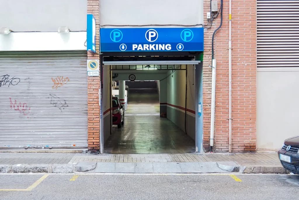 Parking Guinard - Baró d'Esponellà (Barcelona) en Barcelona — foto 2 de 2