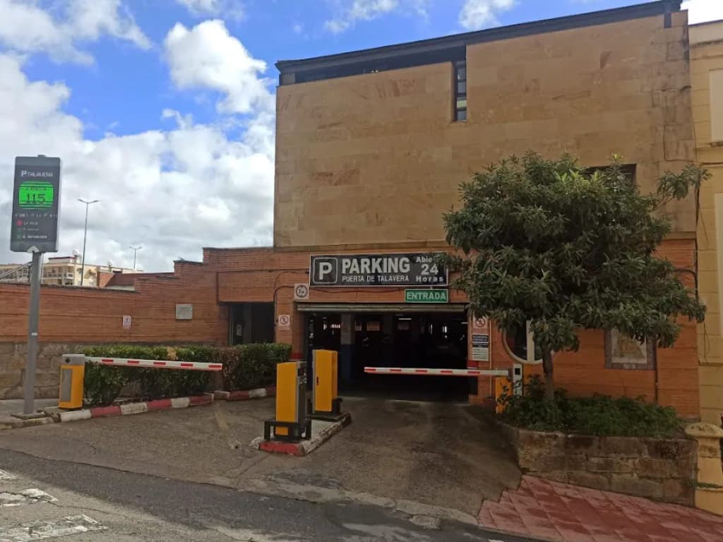 Parking Puerta de Talavera, Plasencia en Plasencia (Cáceres) — foto 2 de 2