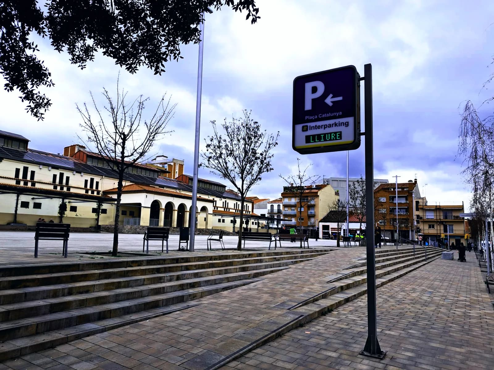 Parking Plaça Catalunya en Olesa de Montserrat (Barcelona)