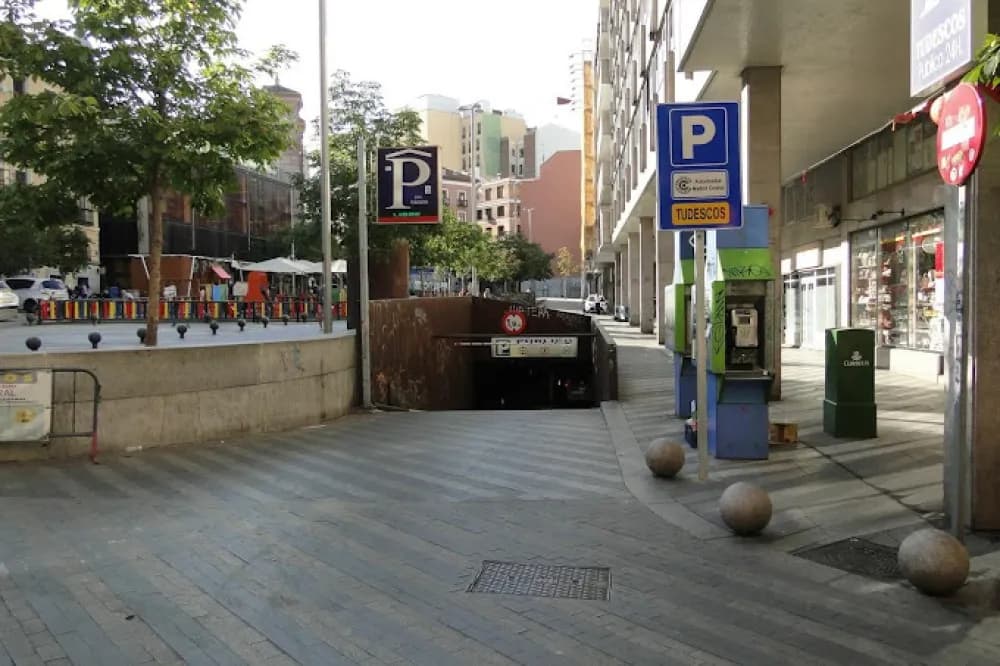 Parking Tudescos (Plaza de la Luna) en Madrid, 24 h en Madrid