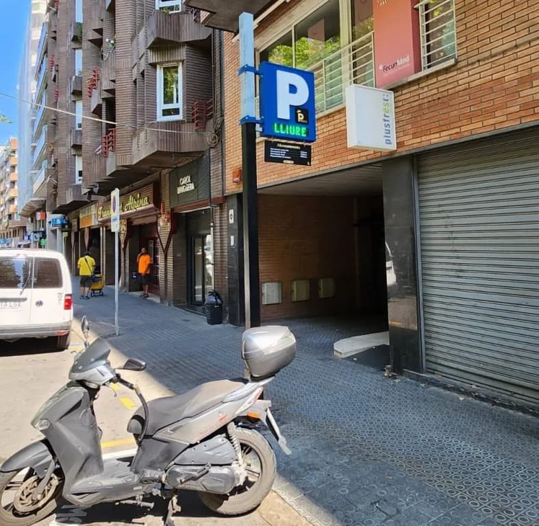 Parking Bonavista Manresa: subterráneo 24h en el centro en Manresa (Barcelona) — foto 2 de 2