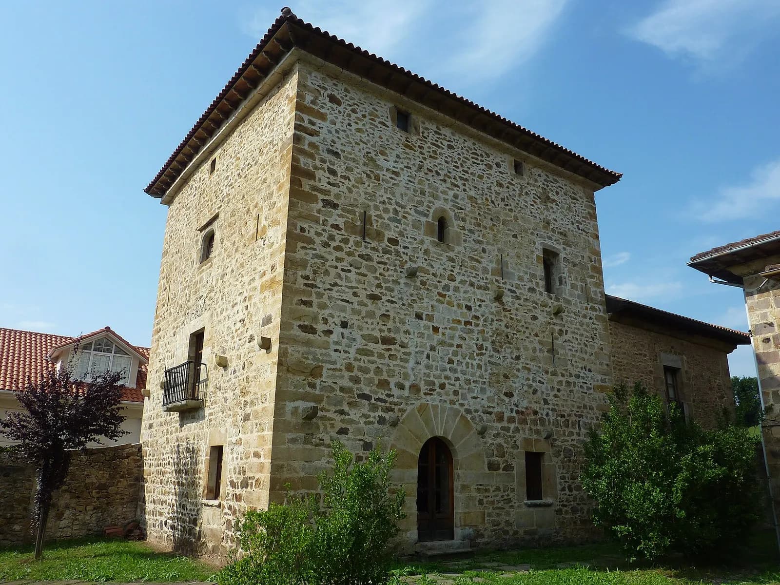 Casona de Espina con su torre y portalada