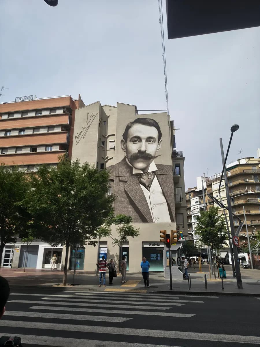 Plaça de Ricard Vinyes