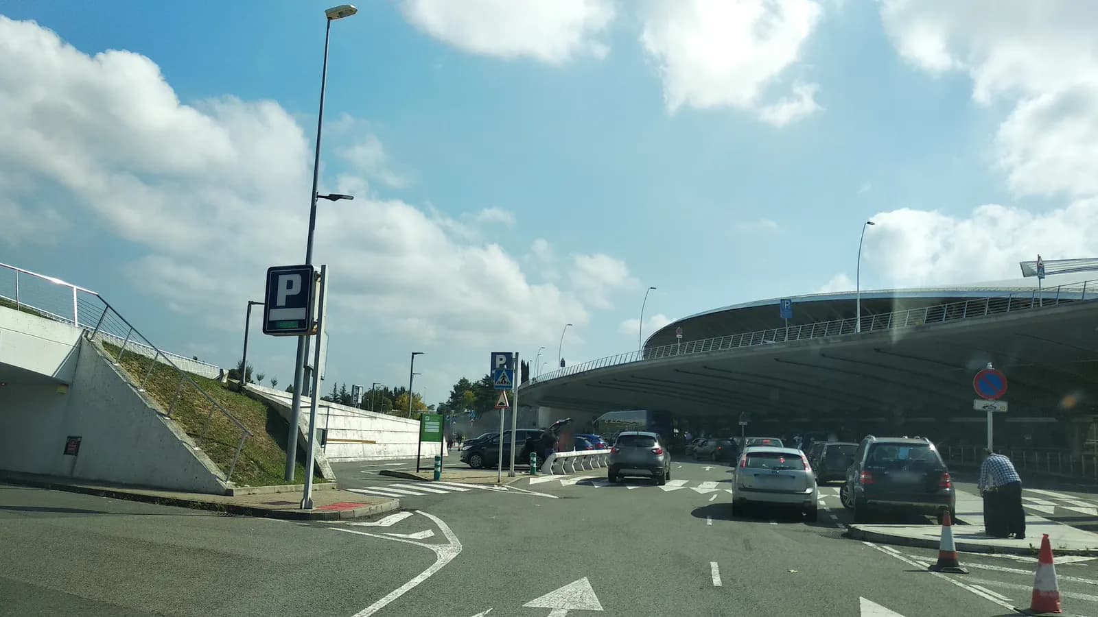 Parking AENA P1 Aeropuerto de Bilbao (BIO) en Aeropuerto de Bilbao - Loiu (Bizkaia)