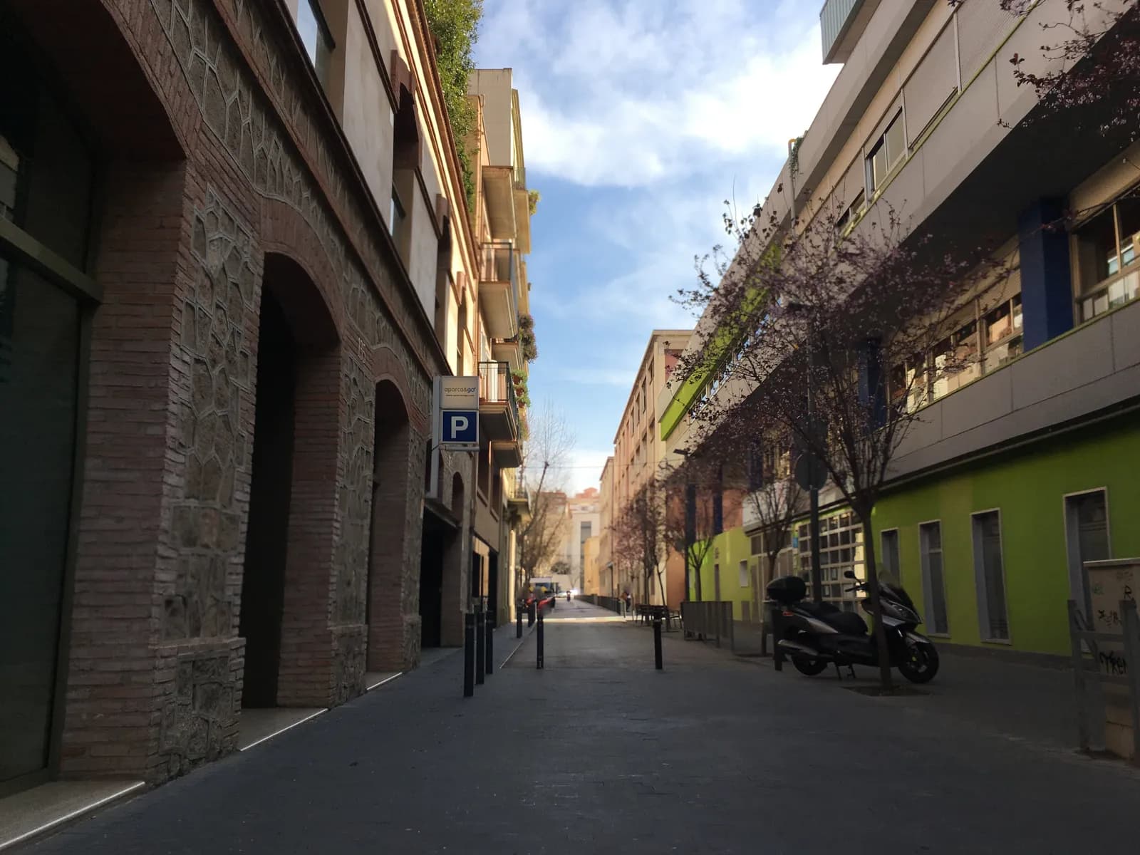 Parking cubierto en Sants para el puerto de Barcelona (aparca&go) en Barcelona
