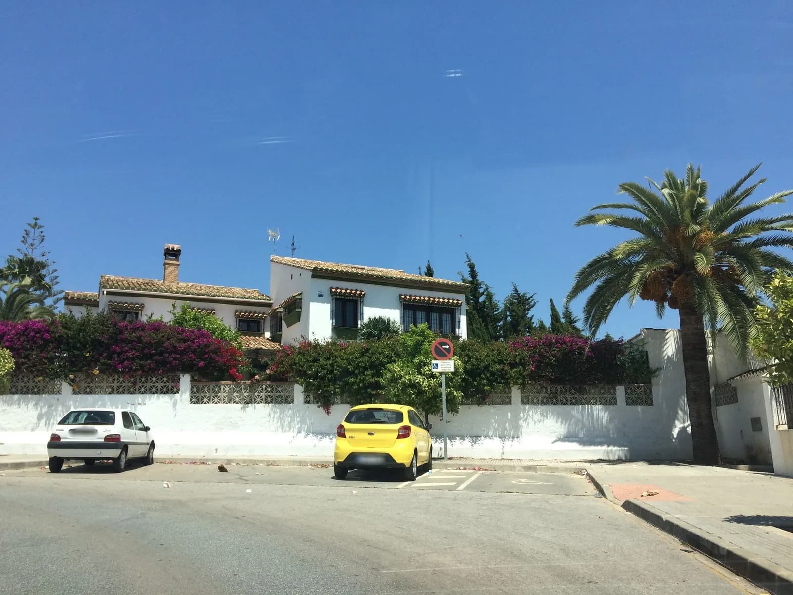 Aparcamiento Discapacitados (C. Sumatra) en Málaga — foto 2 de 2