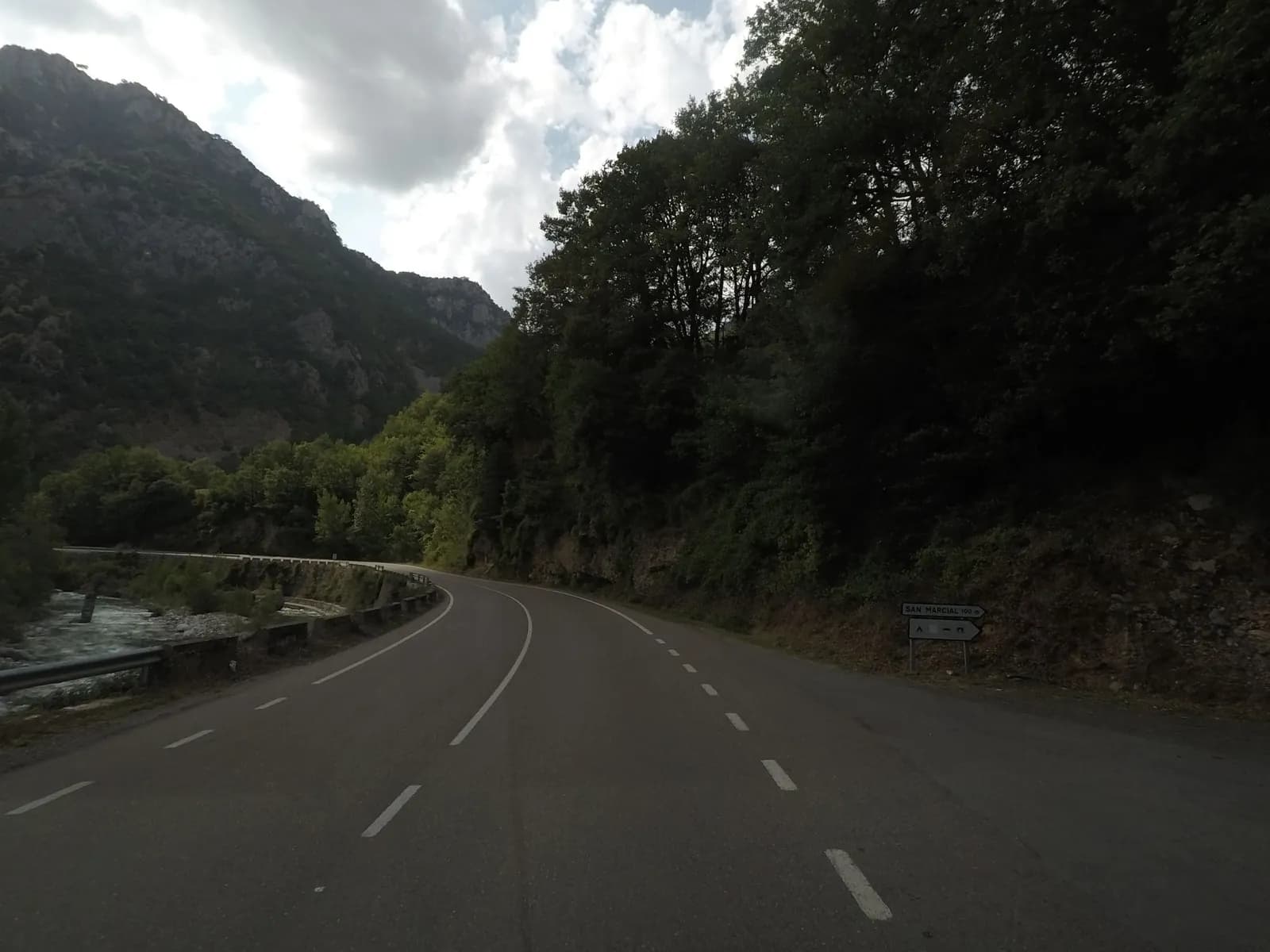 Parking — Caserio San Marcial en Sobrarbe (Huesca)