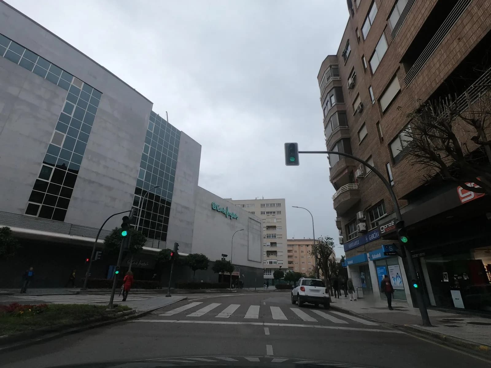Parking El Corte Inglés - Conquistadores en Badajoz