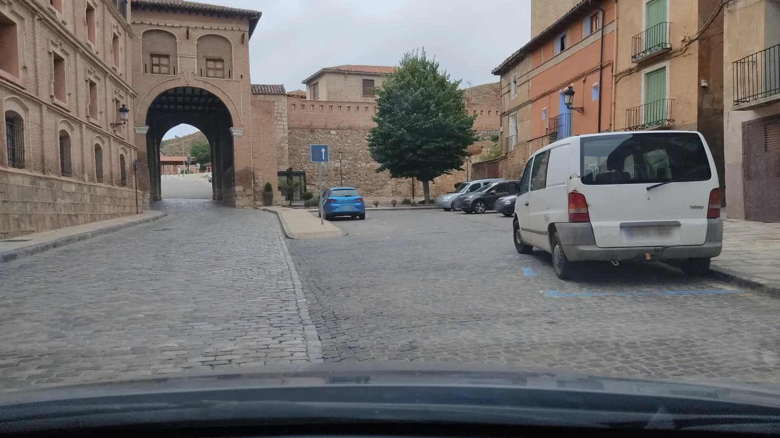 Parking gratuito en la calle Almas (Daroca, Zaragoza) en Daroca