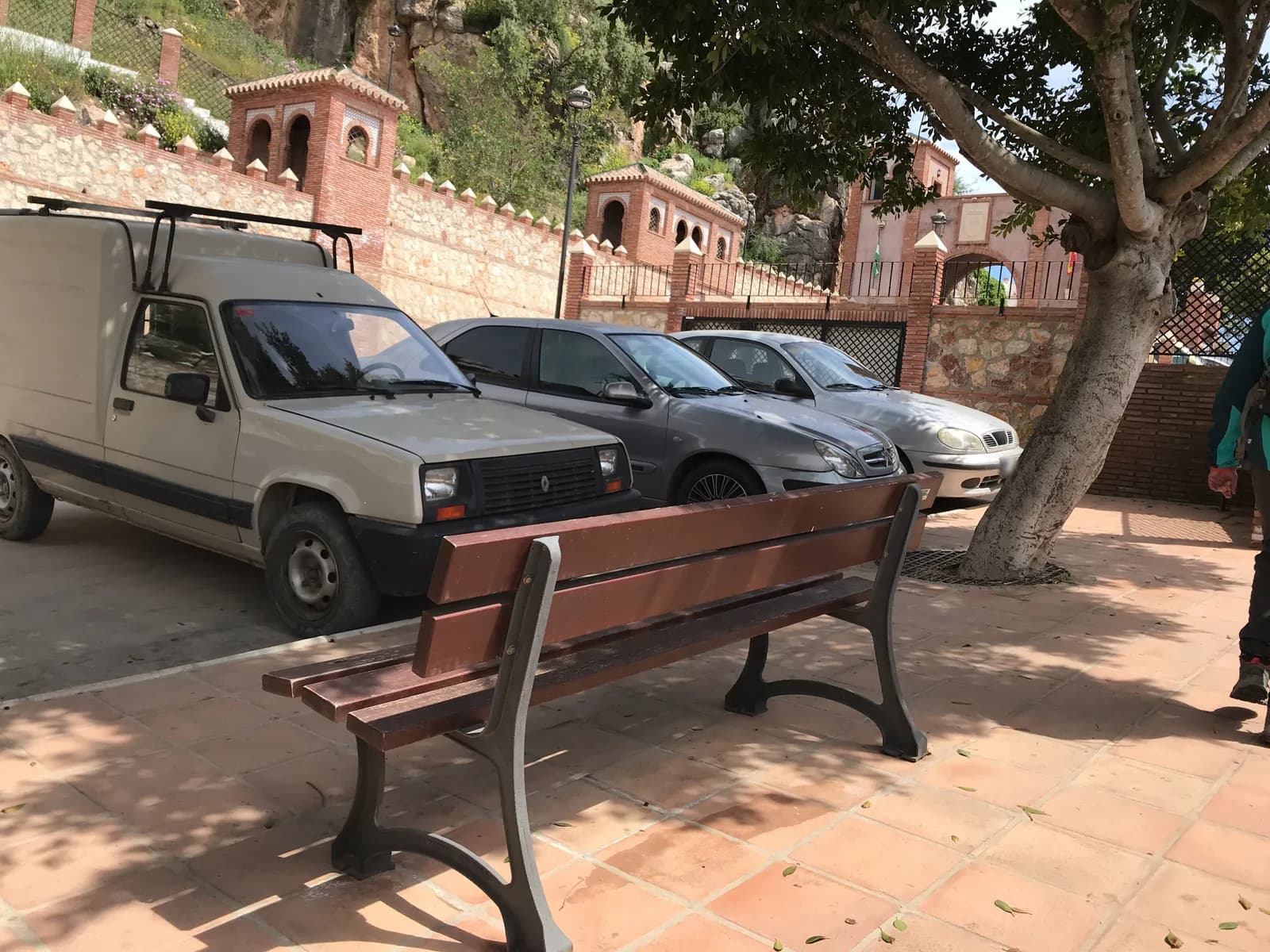 Parking gratis en la calle Levante, a la entrada de Comares en Comares (Málaga)