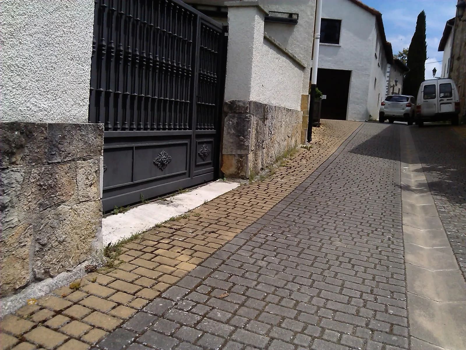 Aparcamiento gratuito en Calle Zabalgaña en Iza (Navarra)