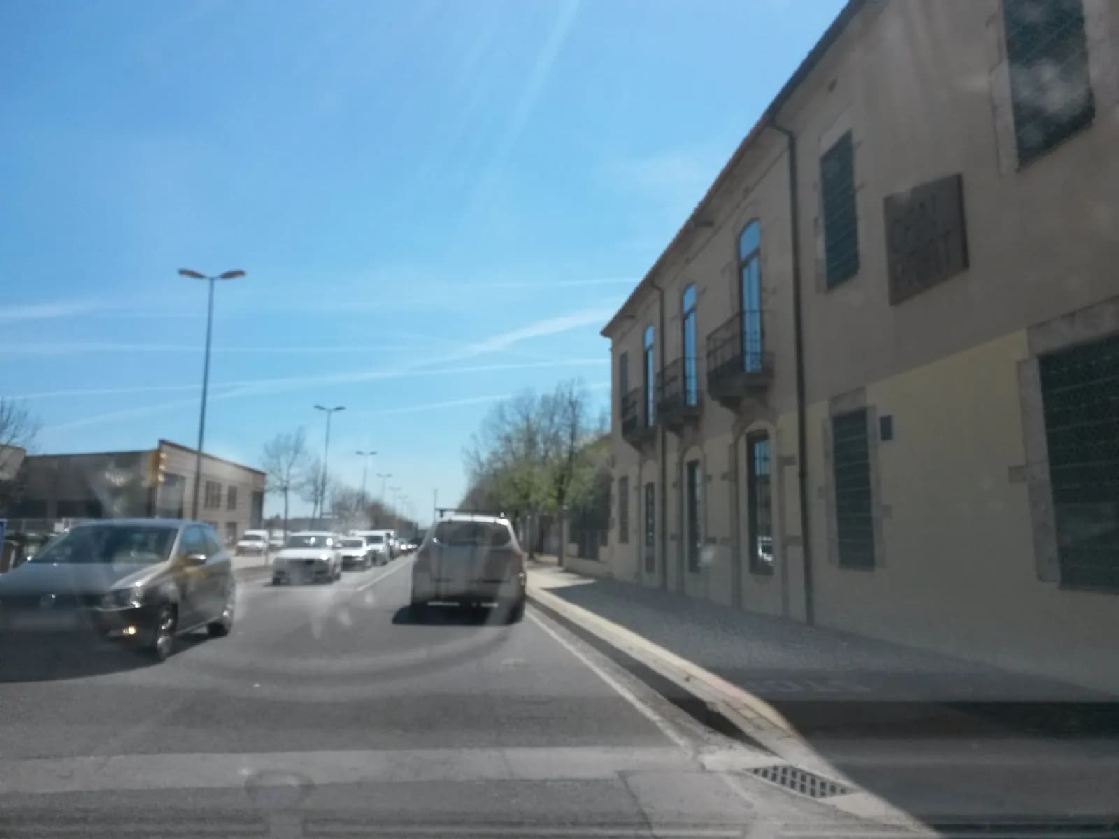 Aparcamiento gratuito en Carrer Nou en Camós (Girona)