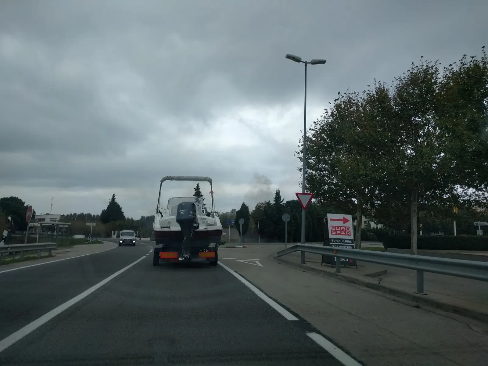 Aparcamiento gratuito en Carrer Olot en Llançà (Girona)