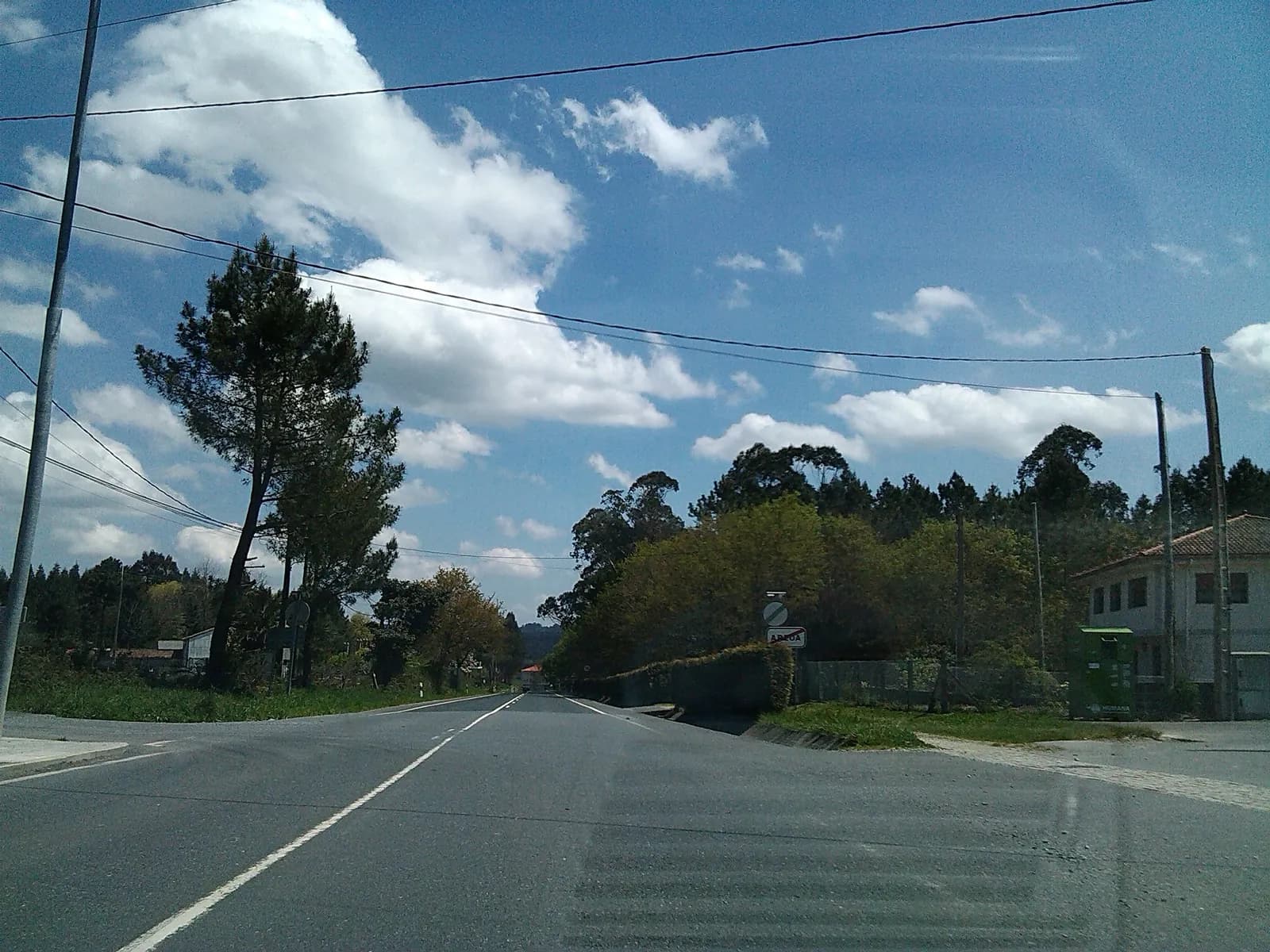 Aparcamiento gratuito en el este de Arzúa en Arzúa (A Coruña)
