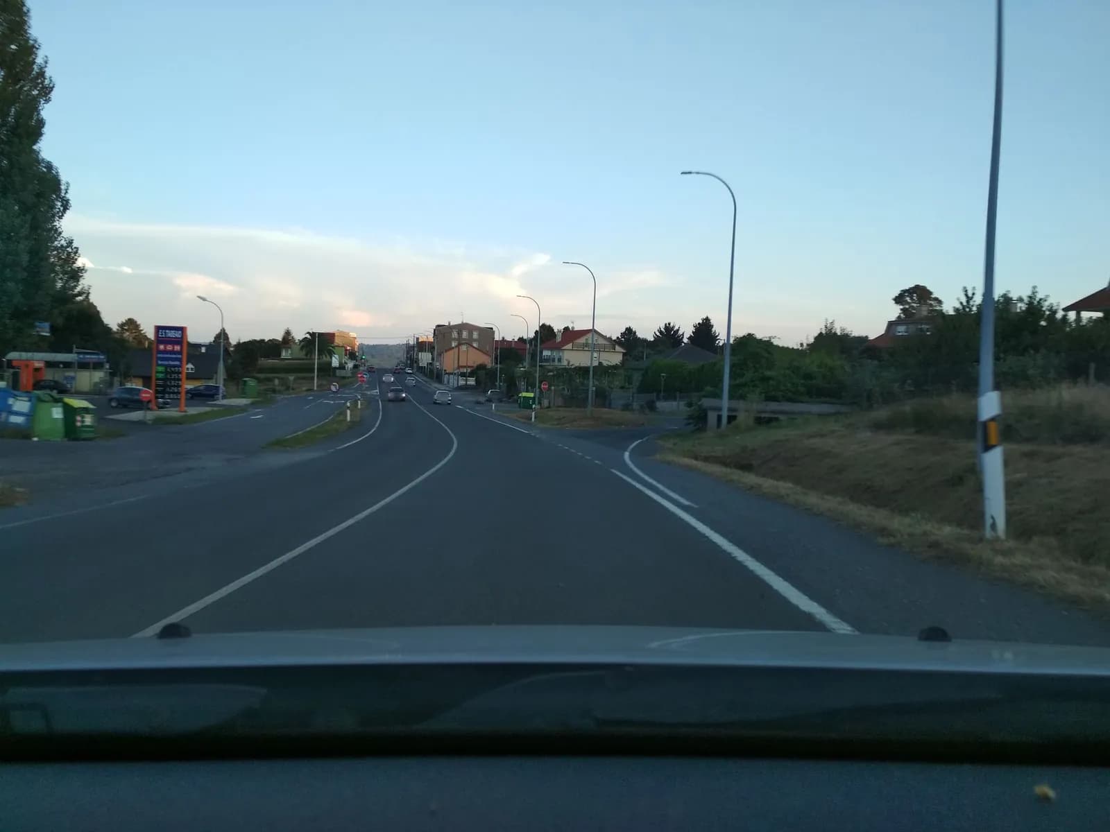 Aparcamiento gratuito en el norte de Carral en Carral (A Coruña)
