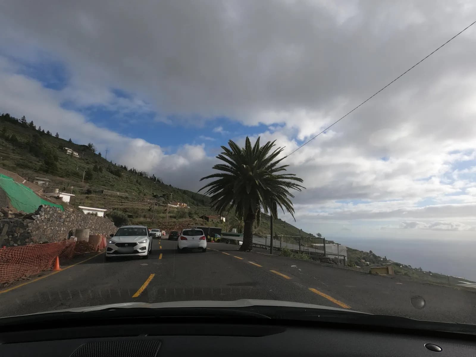 Parking gratis junto a la LP-1 en La Punta, Tijarafe en Tijarafe