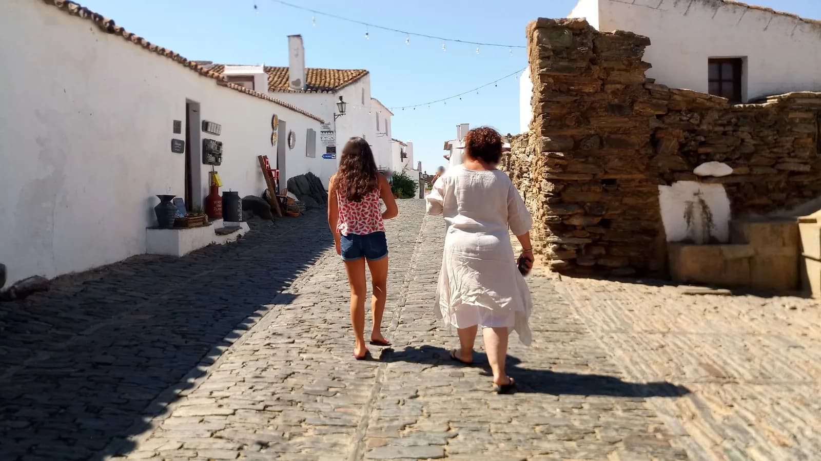Aparcamiento gratuito en Rua da Muralha en Cheles (Badajoz)