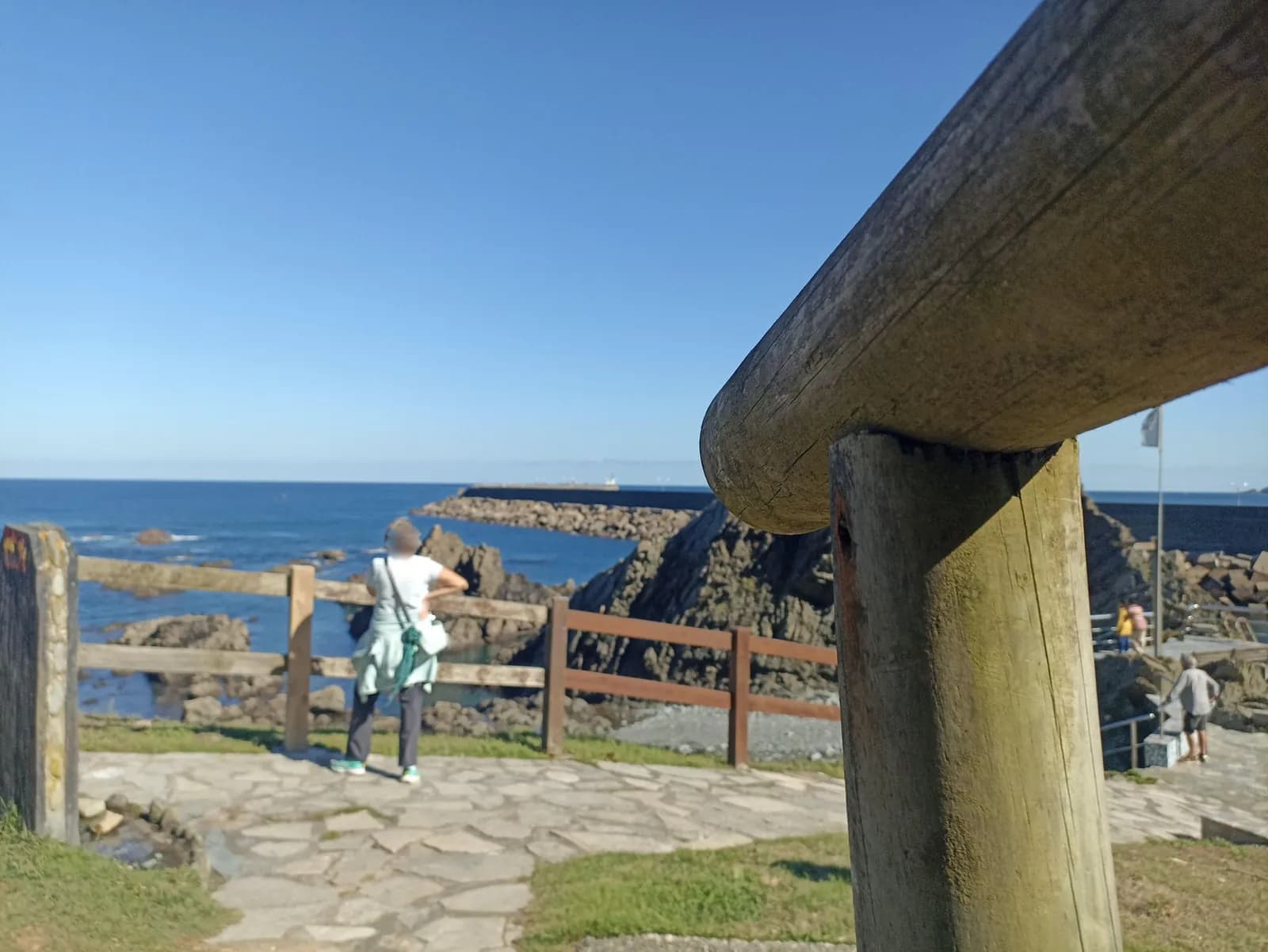 Aparcamiento puerto chico en Muros de Nalón (Asturias)