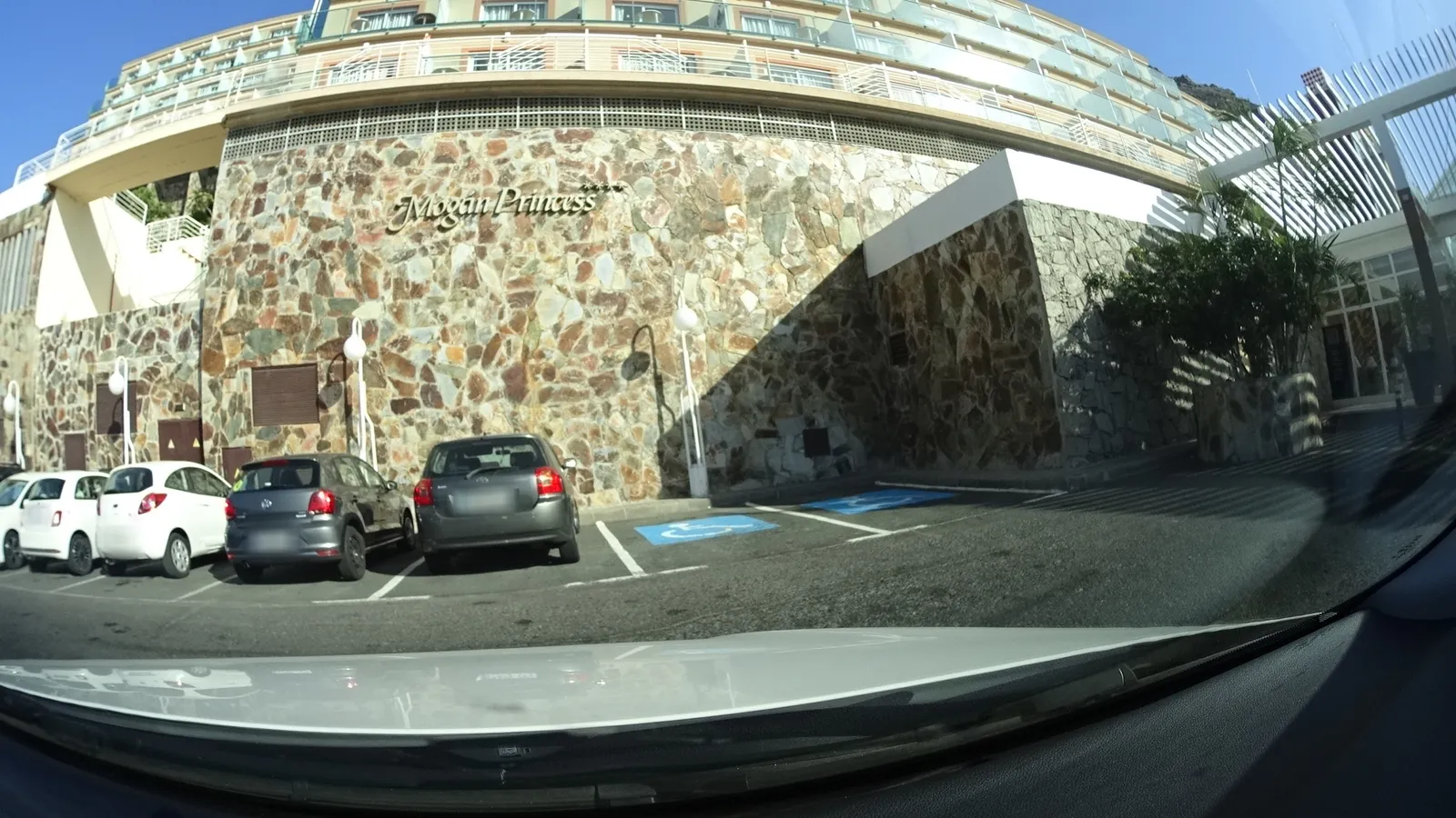 Parking gratuito para clientes del Hotel Mogan Princess en Mogán (Las Palmas)