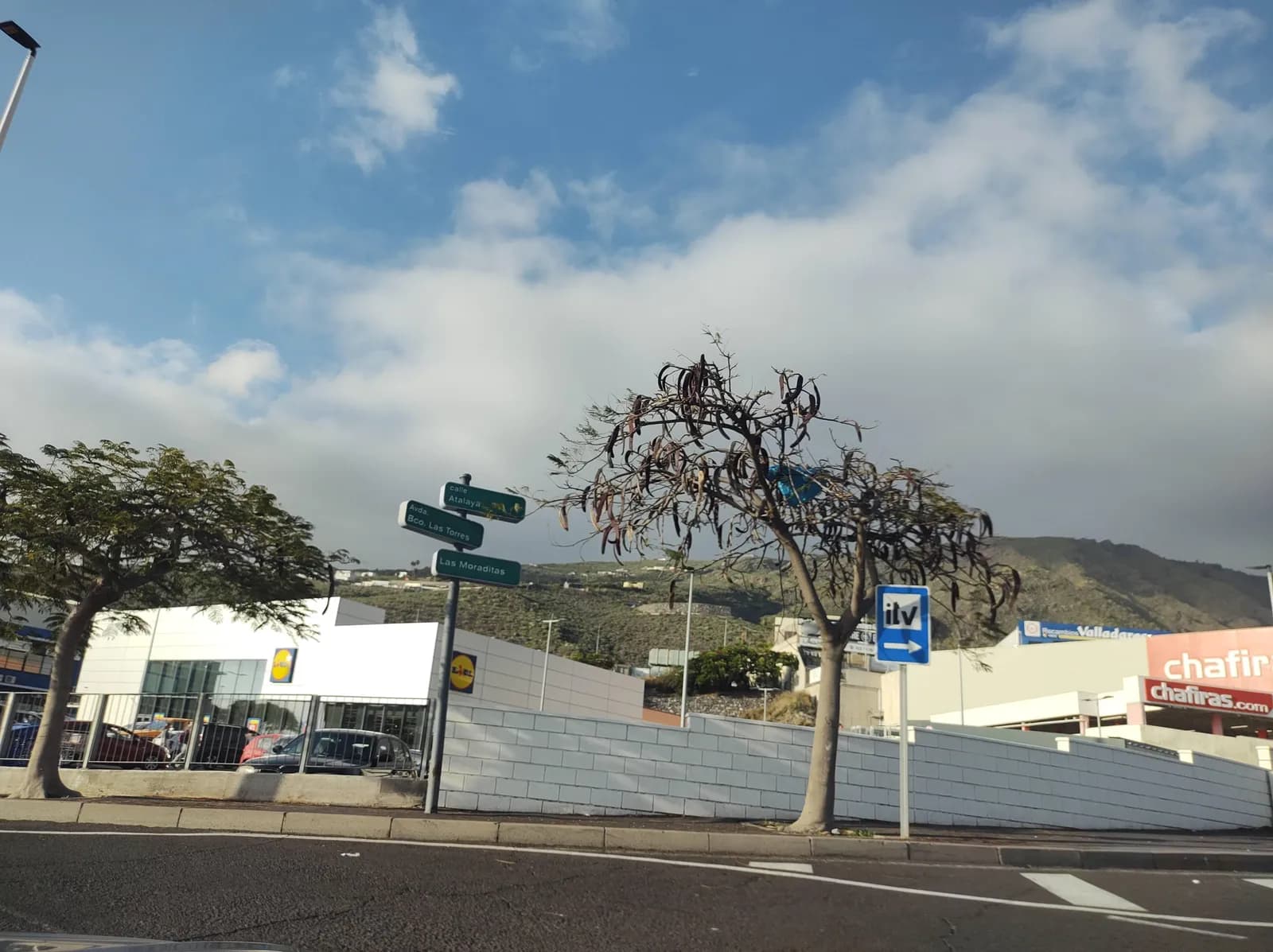 Parking gratis del Lidl de Adeje (Barranco de las Torres) en Adeje (Santa Cruz de Tenerife)