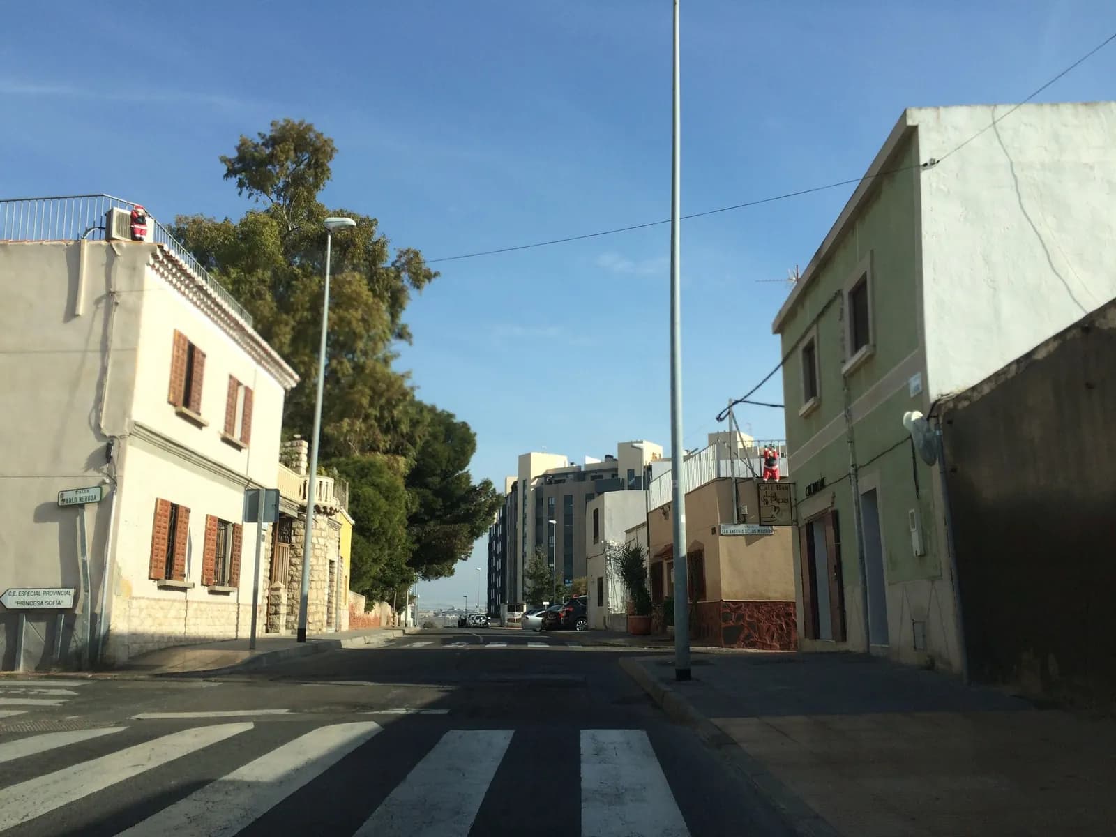 Parking gratuito en Almería (Calle de Pablo Neruda) en Almería