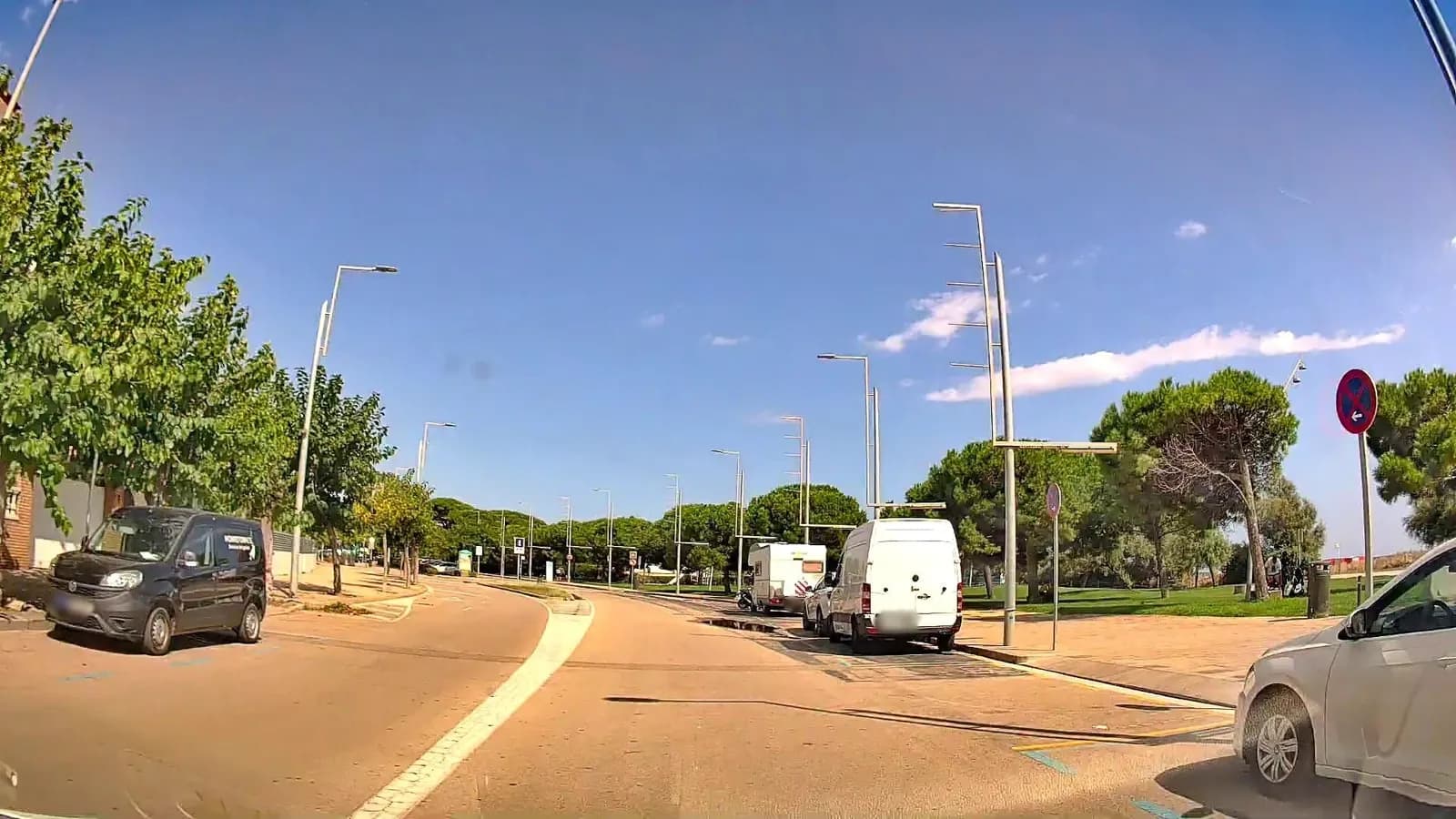 Parking gratuito en Castelldefels junto a la playa en Barcelona — foto 2 de 2