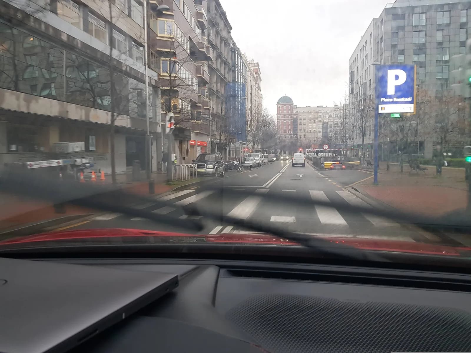 Parking Plaza de Euskadi en Bilbao, junto al Guggenheim en Bilbao (Bizkaia) — foto 3 de 3