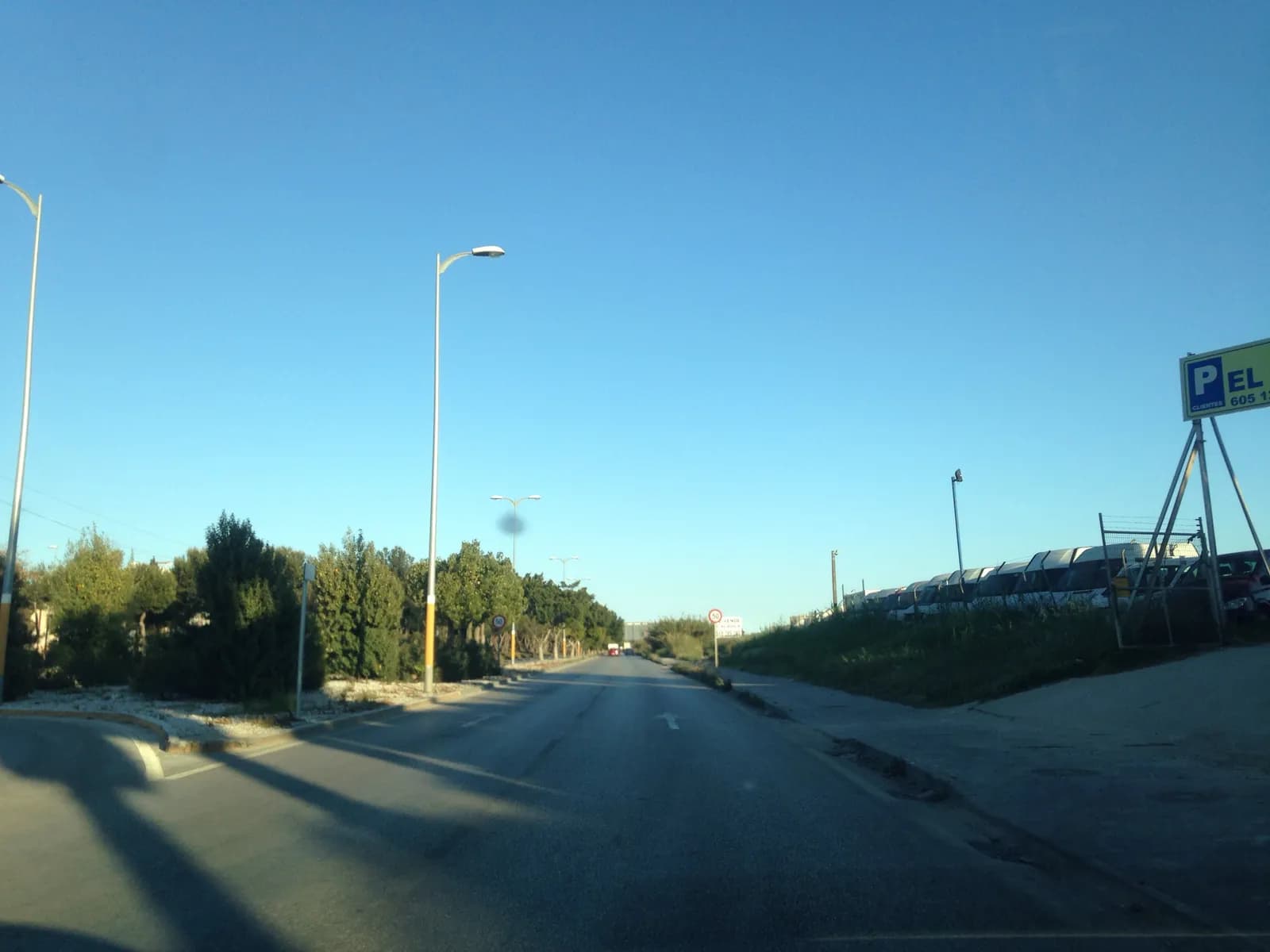 Parking Rivera: área autocaravanas vigilada en Málaga en Málaga