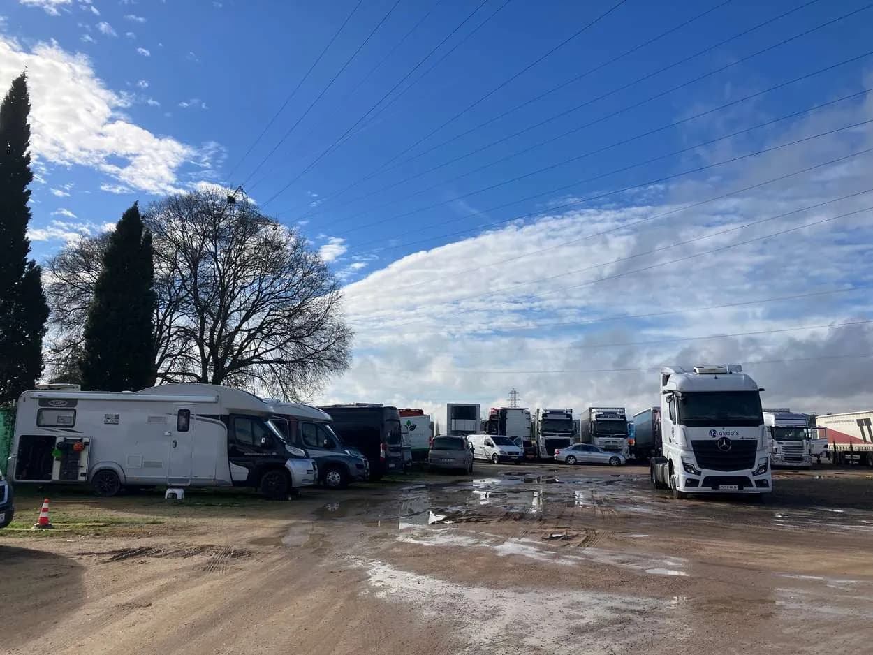 Área de autocaravanas en Carrer de Salt, Girona en Girona — foto 1 de 4