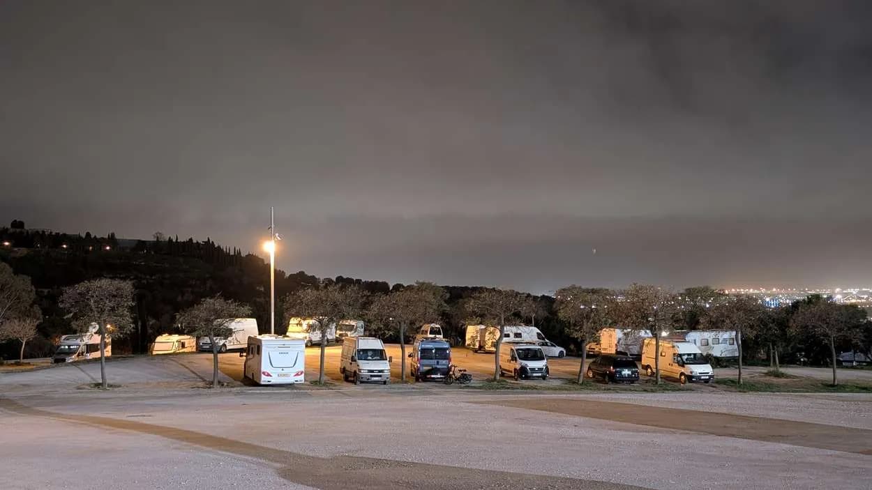 Área de autocaravanas en Carrer Pierre de Coubertin, Barcelona en Barcelona