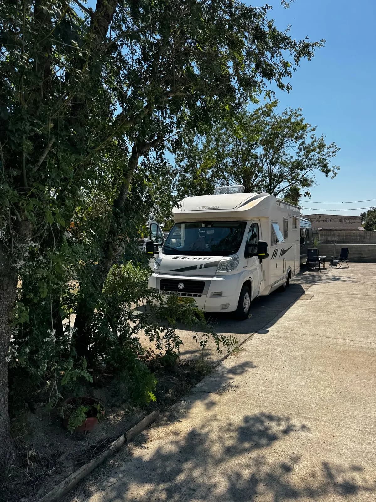 Parking autocaravanas Exstoso en Camí de les Vinyes, Vila-sacra en Vila-sacra (Girona) — foto 1 de 3
