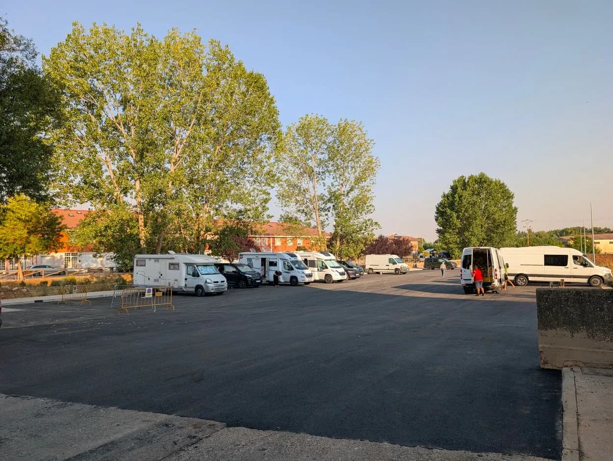 Parking autocaravanas en Lerma, cerca de la estación de autobuses en Lerma (Burgos) — foto 1 de 4