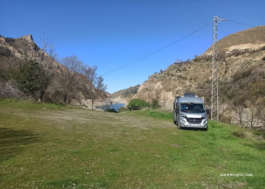 Parking gratuito Güejar Sierra - 11 Calle Camino Sotillejo en Güejar Sierra (Granada)