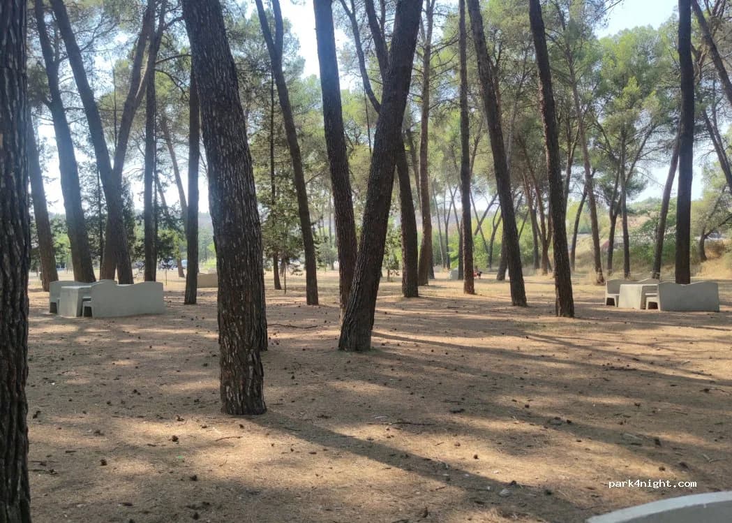Aparcamiento gratuito en Monzón - Zona de picnic en Monzón (Huesca)