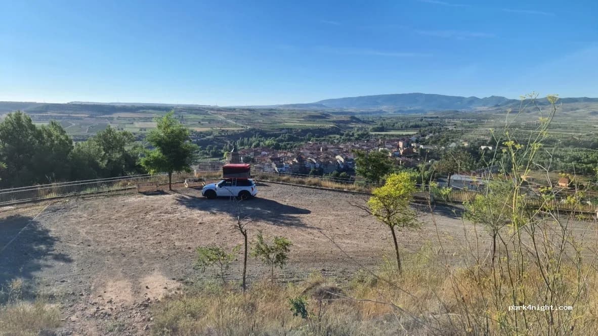 Parking gratuito Murillo de Río Leza - 111 Calle los Tomares en Murillo de Río Leza (La Rioja)