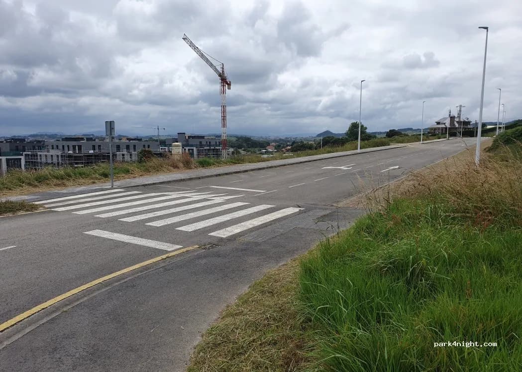 Parking — Centro Deportivo La Marina en Soto de la Marina (Cantabria)