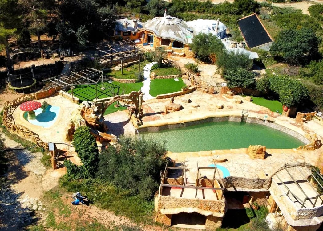 Parking gratuito Naturist Camping Sierra Natura Enguera en Enguera (Valencia)