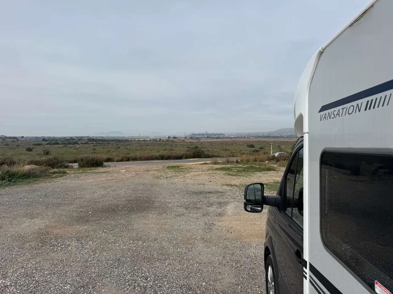 Área de autocaravanas gratuita en Urbanova, Alicante en Alicante — foto 1 de 3