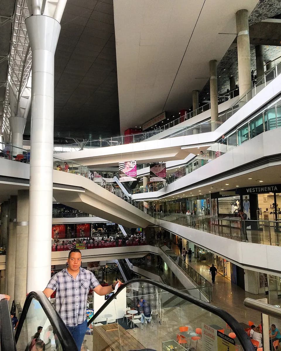 Centro Comercial Itaroa (Huarte)