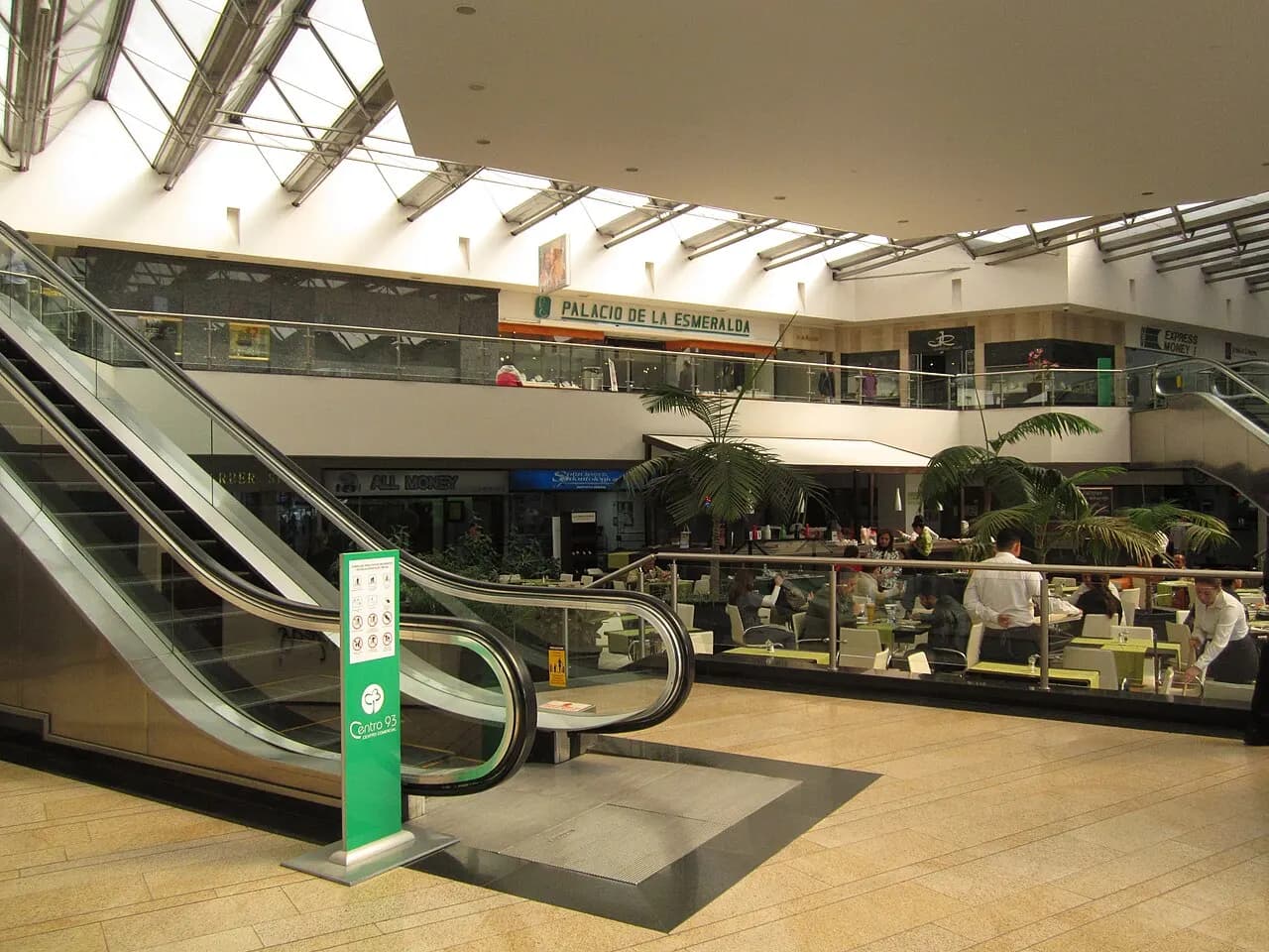 Centro Comercial Serrallo Plaza (Granada)